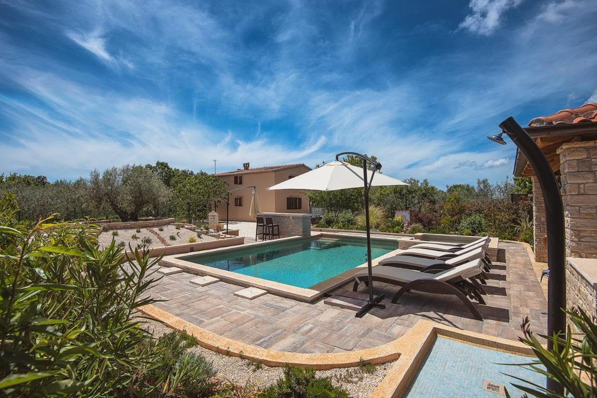 Villa Jela Medulin Exterior photo